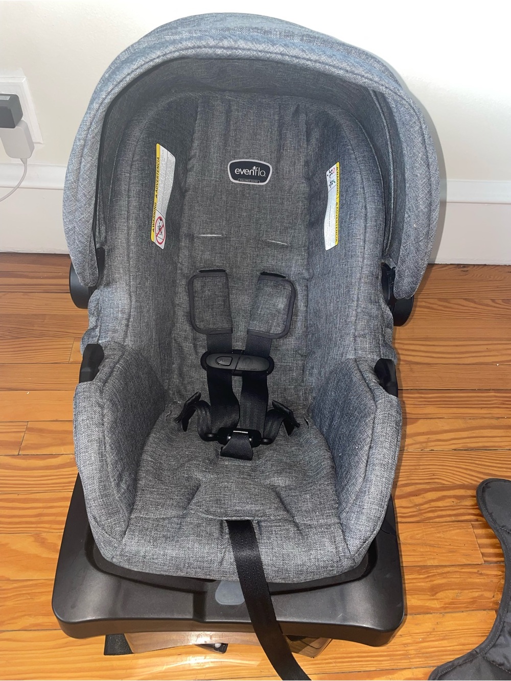 Evenflo Infant Car Seat in Gray